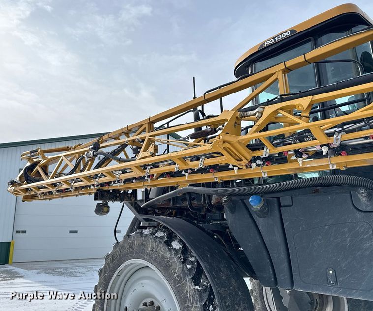 image for item DW2469 2014 RoGator RG1300 sprayer