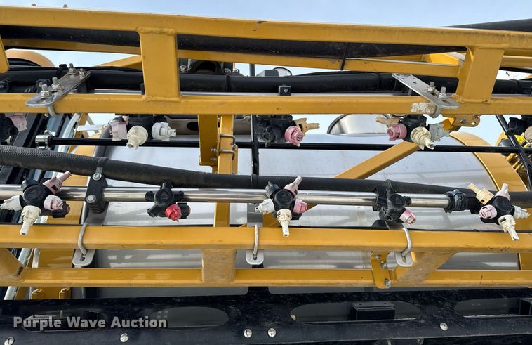 image for item DW2469 2014 RoGator RG1300 sprayer