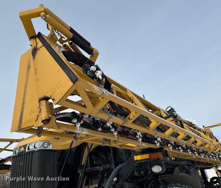 image for item DW2469 2014 RoGator RG1300 sprayer