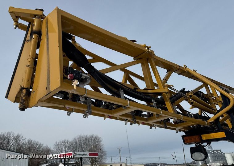 image for item DW2469 2014 RoGator RG1300 sprayer