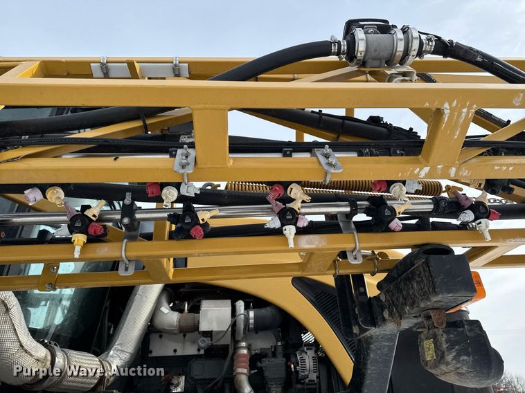 image for item DW2469 2014 RoGator RG1300 sprayer
