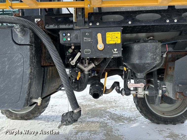 image for item DW2469 2014 RoGator RG1300 sprayer