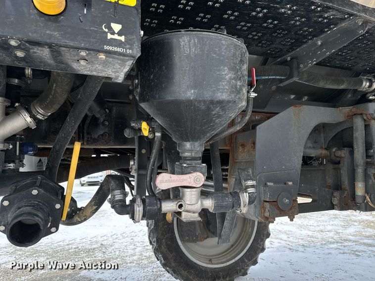 image for item DW2469 2014 RoGator RG1300 sprayer