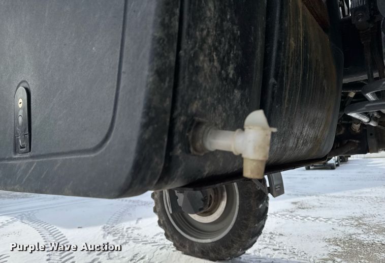 image for item DW2469 2014 RoGator RG1300 sprayer