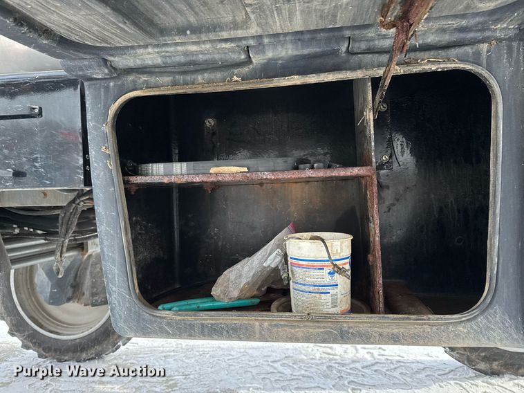 image for item DW2469 2014 RoGator RG1300 sprayer