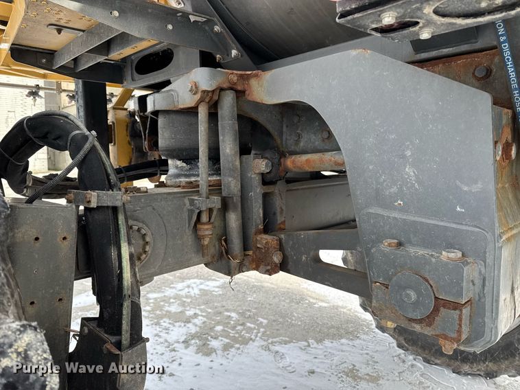 image for item DW2469 2014 RoGator RG1300 sprayer