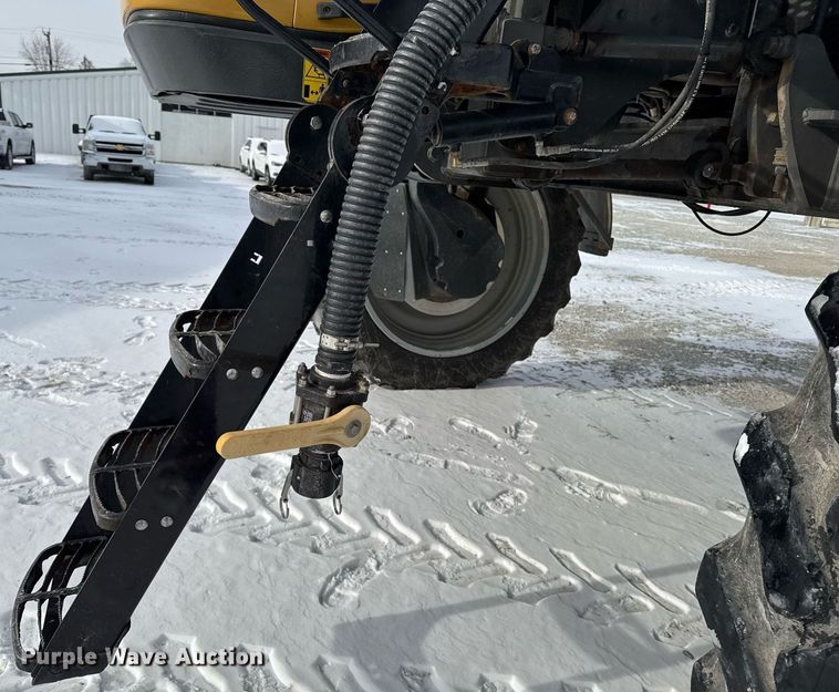 image for item DW2469 2014 RoGator RG1300 sprayer