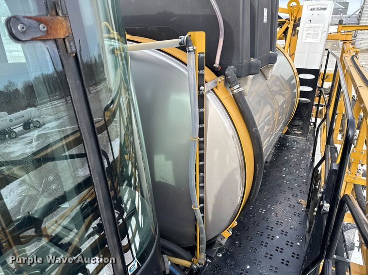 image for item DW2469 2014 RoGator RG1300 sprayer