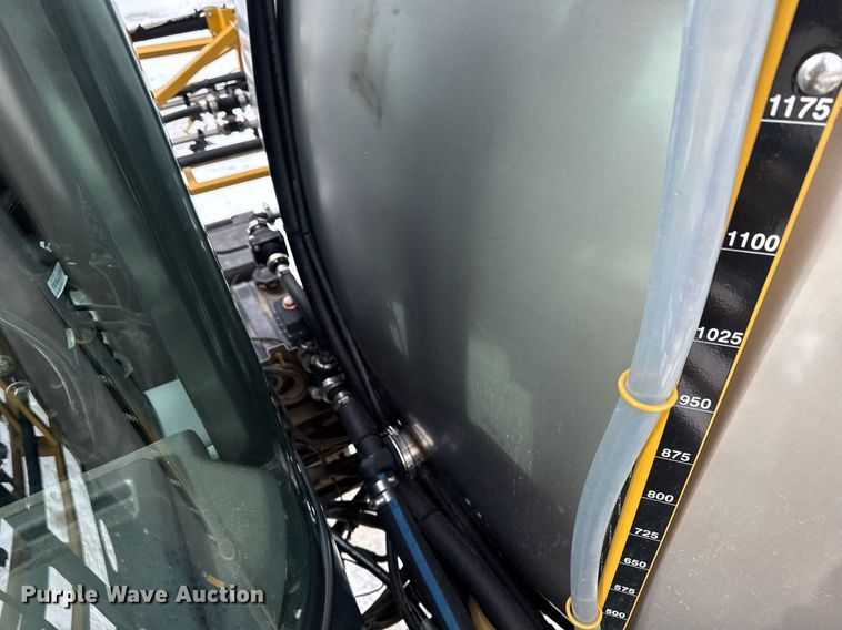 image for item DW2469 2014 RoGator RG1300 sprayer