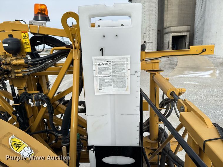 image for item DW2469 2014 RoGator RG1300 sprayer