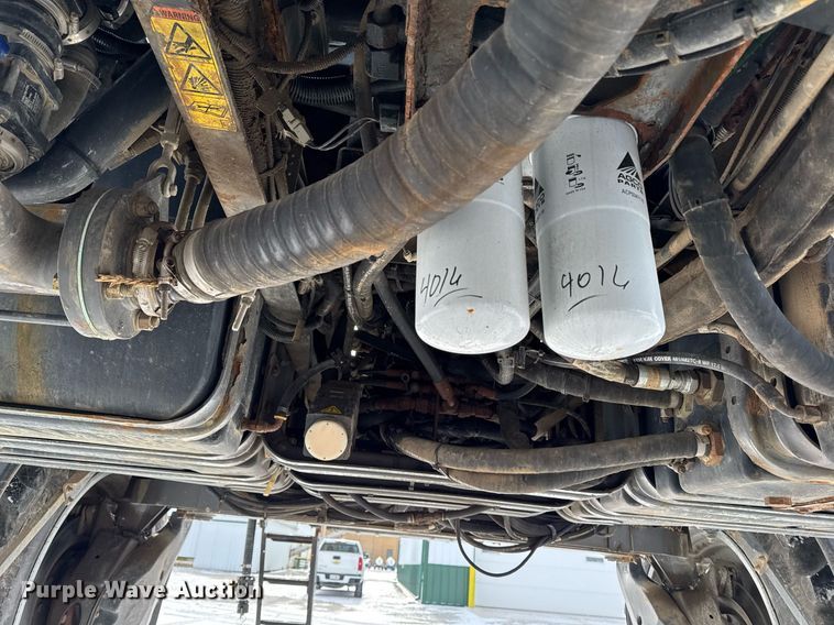 image for item DW2469 2014 RoGator RG1300 sprayer