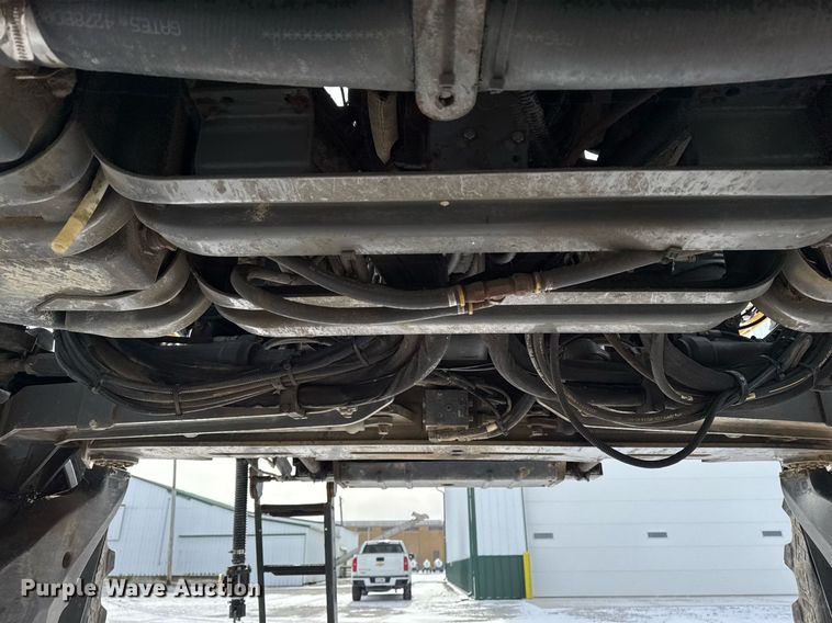 image for item DW2469 2014 RoGator RG1300 sprayer