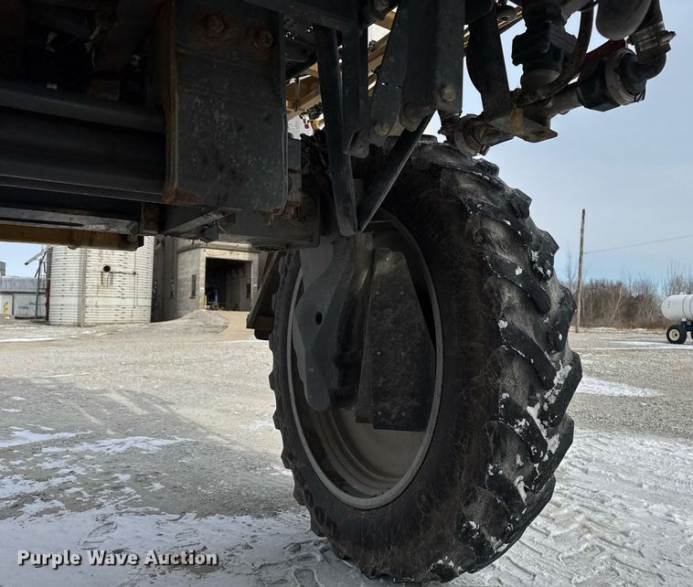 image for item DW2469 2014 RoGator RG1300 sprayer