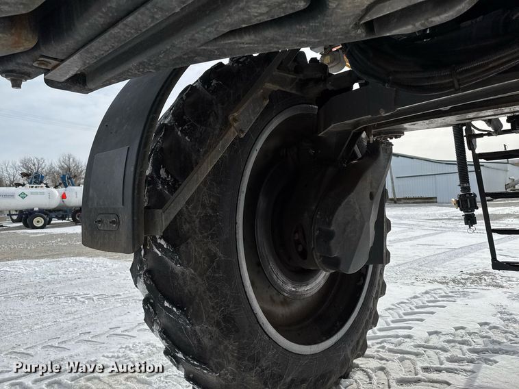 image for item DW2469 2014 RoGator RG1300 sprayer