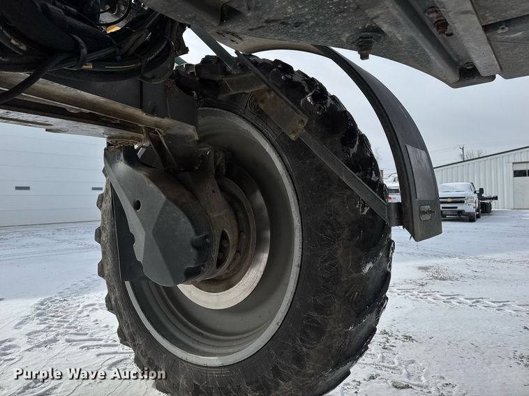 image for item DW2469 2014 RoGator RG1300 sprayer