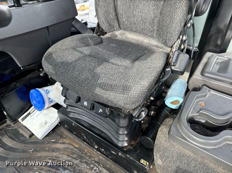 image for item DW2469 2014 RoGator RG1300 sprayer