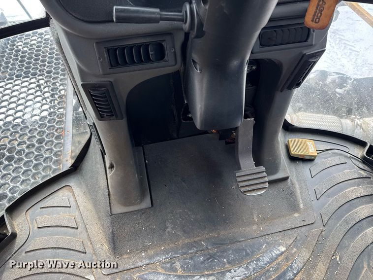 image for item DW2469 2014 RoGator RG1300 sprayer