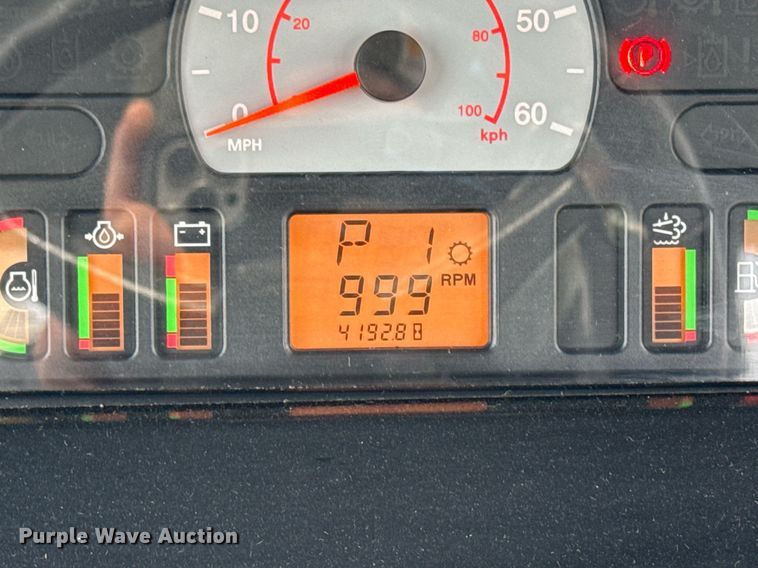 image for item DW2469 2014 RoGator RG1300 sprayer