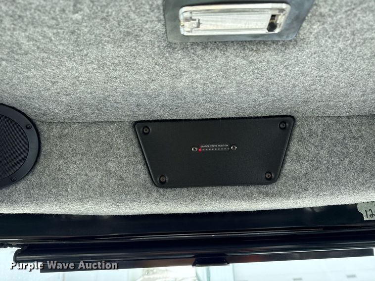 image for item DW2469 2014 RoGator RG1300 sprayer