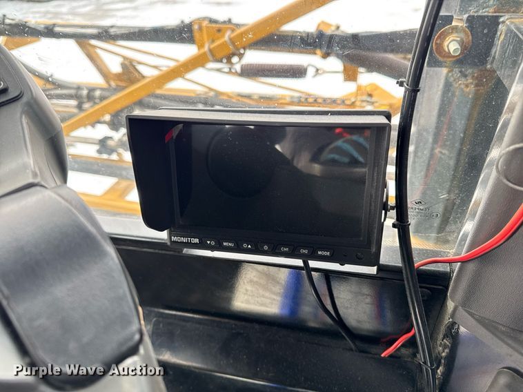 image for item DW2469 2014 RoGator RG1300 sprayer