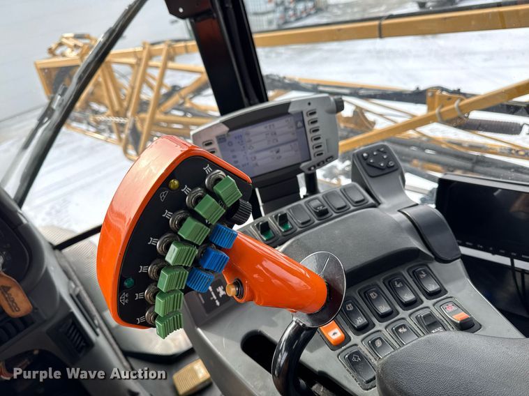 image for item DW2469 2014 RoGator RG1300 sprayer