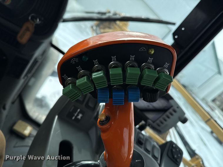 image for item DW2469 2014 RoGator RG1300 sprayer