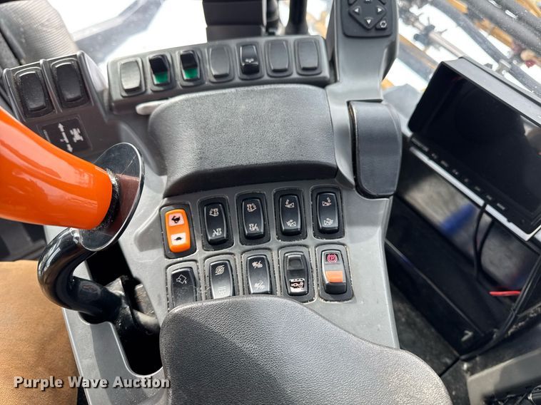 image for item DW2469 2014 RoGator RG1300 sprayer