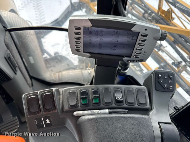 image for item DW2469 2014 RoGator RG1300 sprayer