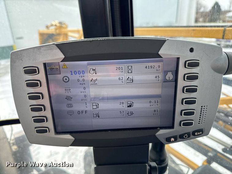 image for item DW2469 2014 RoGator RG1300 sprayer