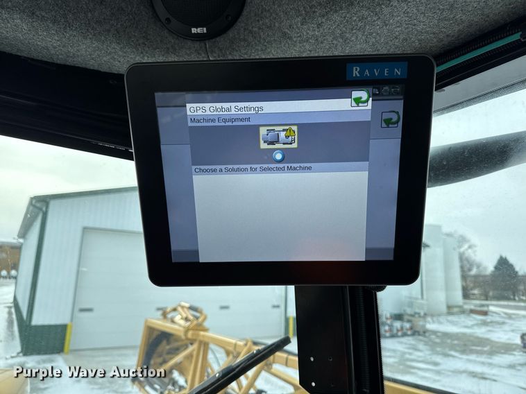 image for item DW2469 2014 RoGator RG1300 sprayer