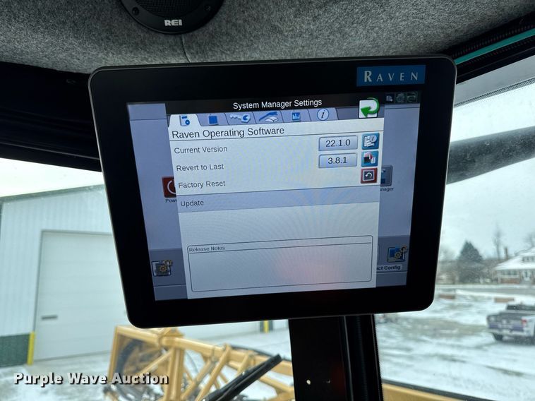 image for item DW2469 2014 RoGator RG1300 sprayer