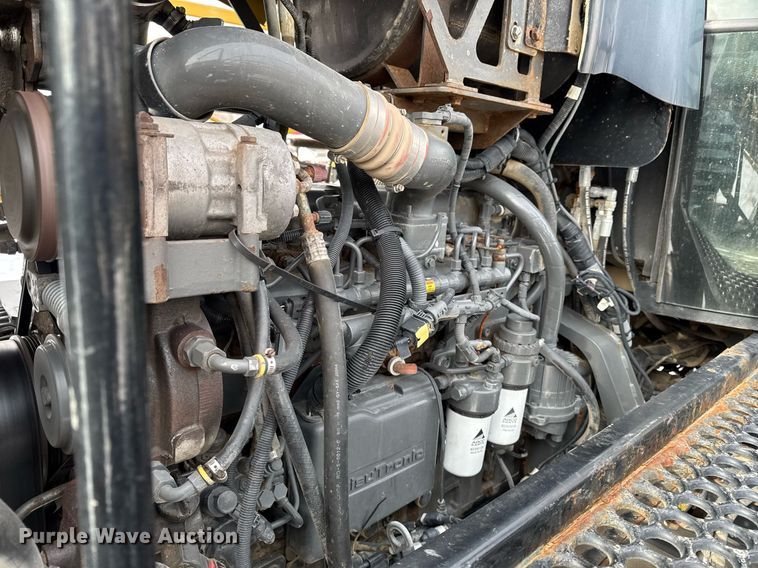 image for item DW2469 2014 RoGator RG1300 sprayer