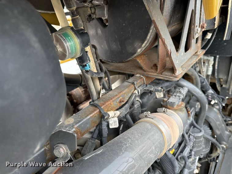 image for item DW2469 2014 RoGator RG1300 sprayer