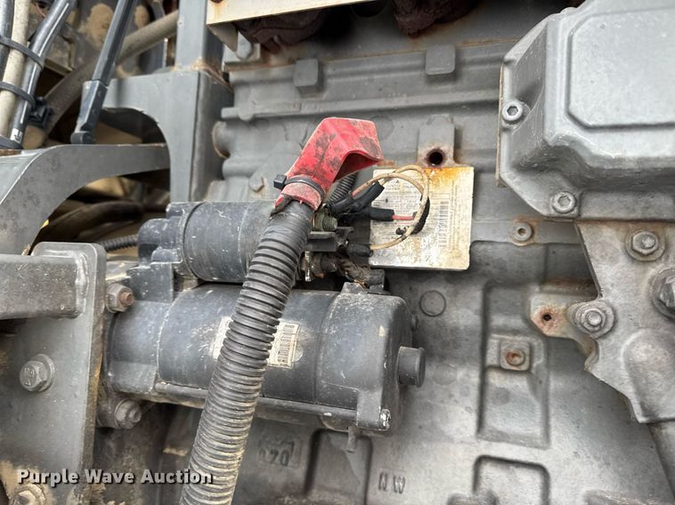 image for item DW2469 2014 RoGator RG1300 sprayer