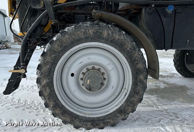 image for item DW2469 2014 RoGator RG1300 sprayer