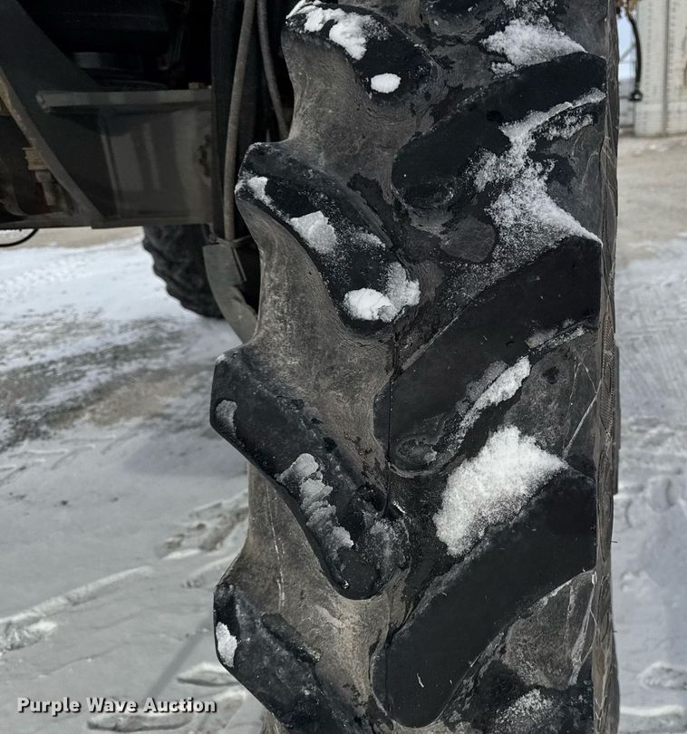 image for item DW2469 2014 RoGator RG1300 sprayer