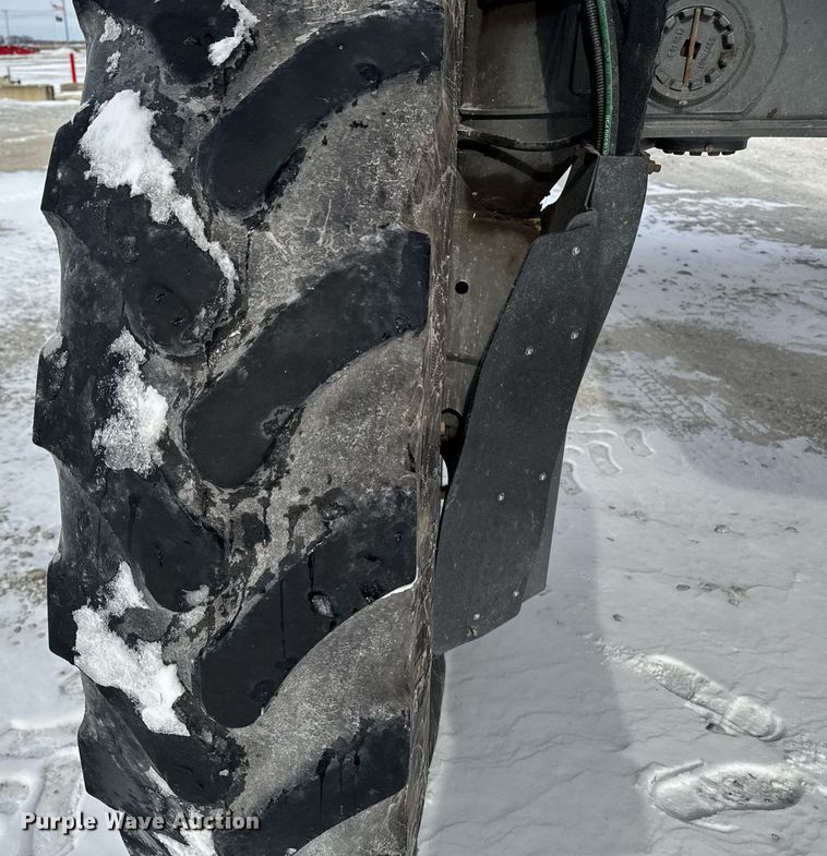 image for item DW2469 2014 RoGator RG1300 sprayer