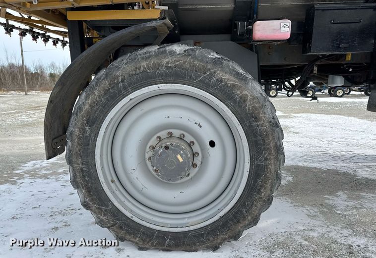 image for item DW2469 2014 RoGator RG1300 sprayer