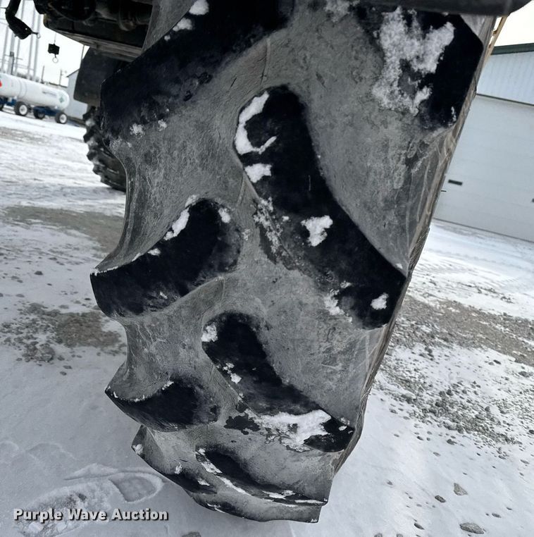 image for item DW2469 2014 RoGator RG1300 sprayer