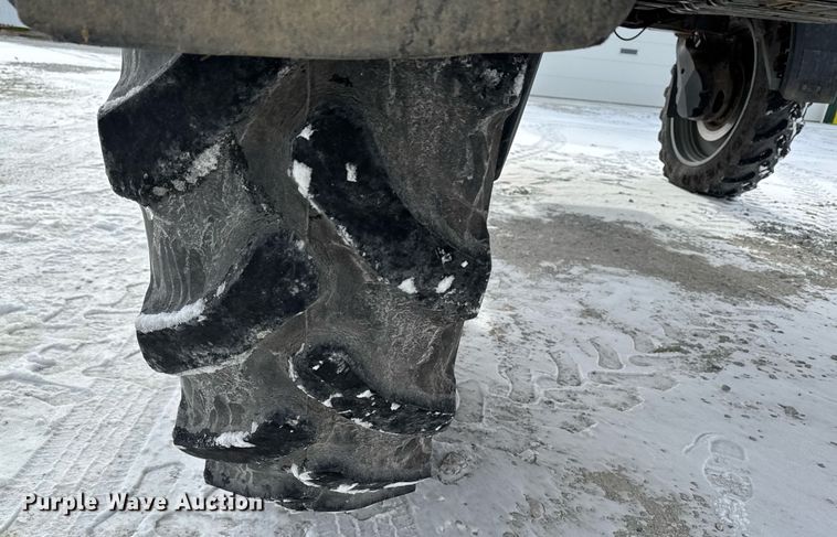 image for item DW2469 2014 RoGator RG1300 sprayer