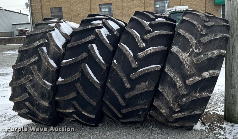 image for item DW2469 2014 RoGator RG1300 sprayer