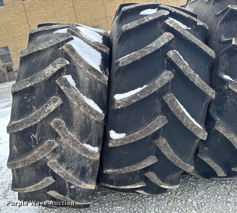 image for item DW2469 2014 RoGator RG1300 sprayer