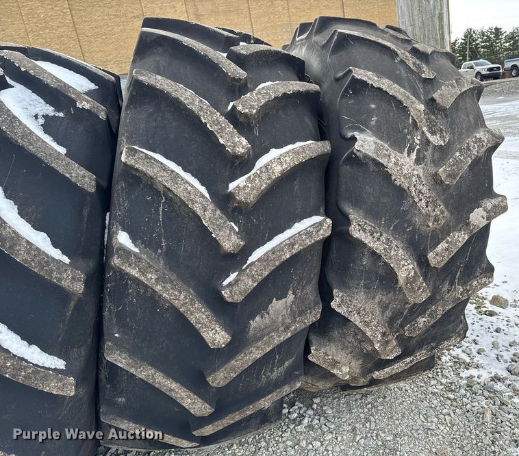 image for item DW2469 2014 RoGator RG1300 sprayer