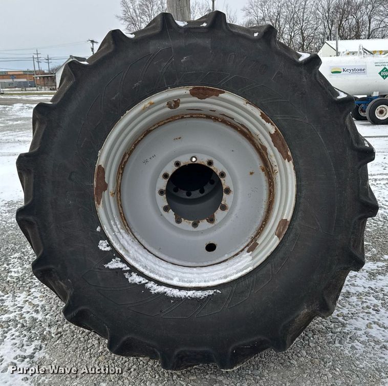 image for item DW2469 2014 RoGator RG1300 sprayer