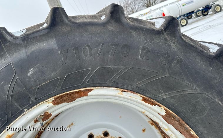 image for item DW2469 2014 RoGator RG1300 sprayer