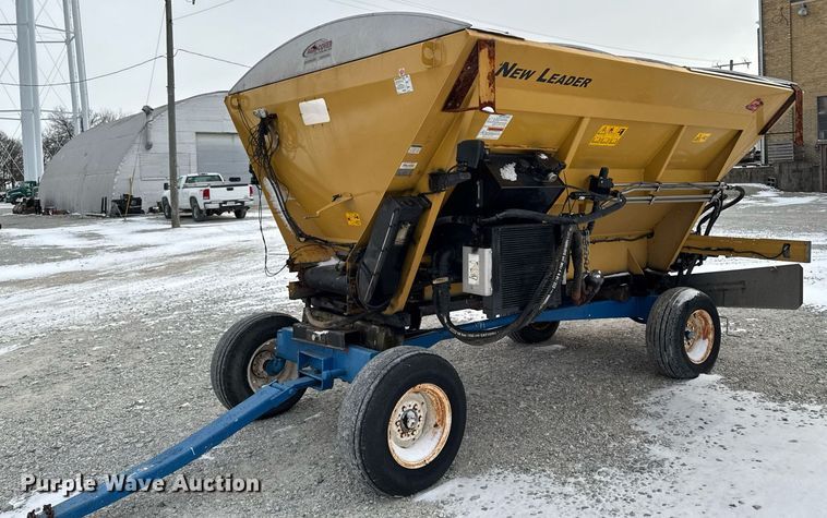 image for item DW2469 2014 RoGator RG1300 sprayer