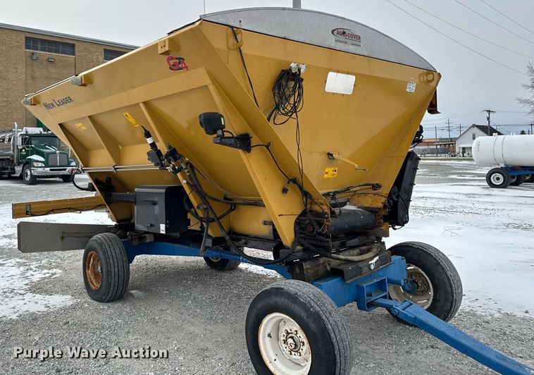 image for item DW2469 2014 RoGator RG1300 sprayer