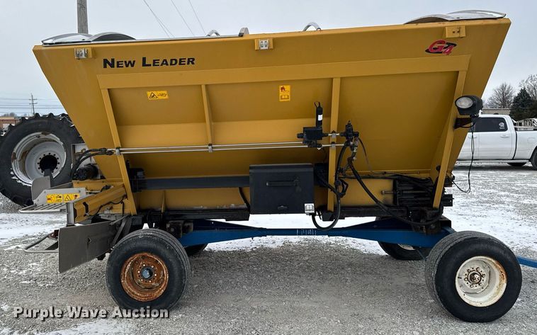 image for item DW2469 2014 RoGator RG1300 sprayer