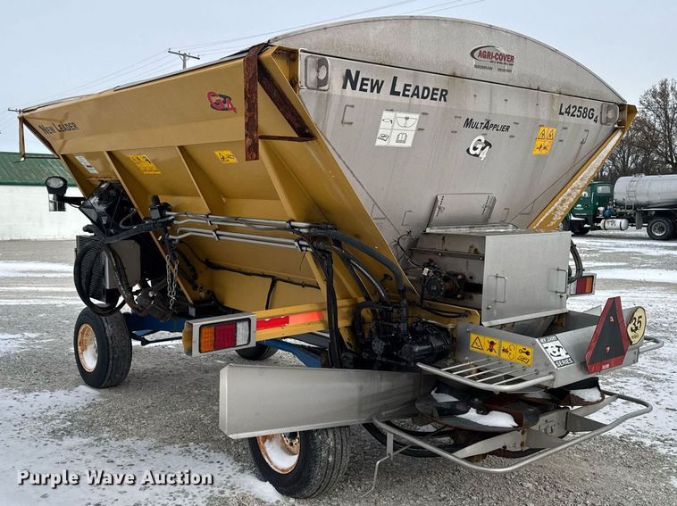 image for item DW2469 2014 RoGator RG1300 sprayer