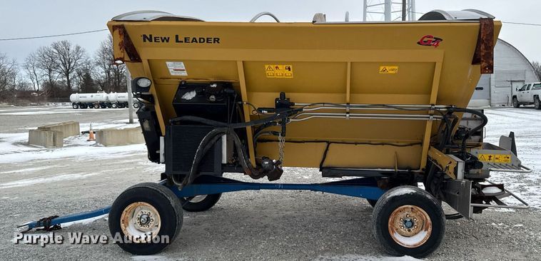 image for item DW2469 2014 RoGator RG1300 sprayer